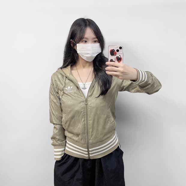 아디다스 불꽃 로고 후드 바람막이 자켓 카키 브라운