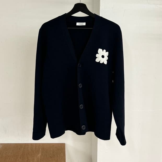 산드로 네이비 블루 플라워 패치 가디건