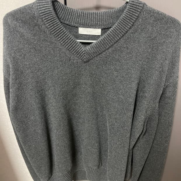 애습 브이넥니트