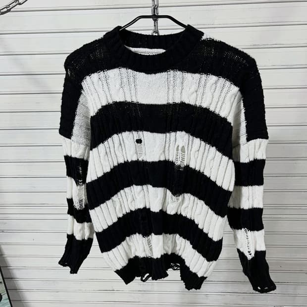 none distressed boder knit
