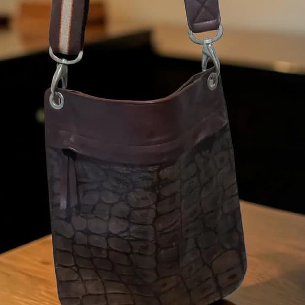 인터메조 가죽 크로스백