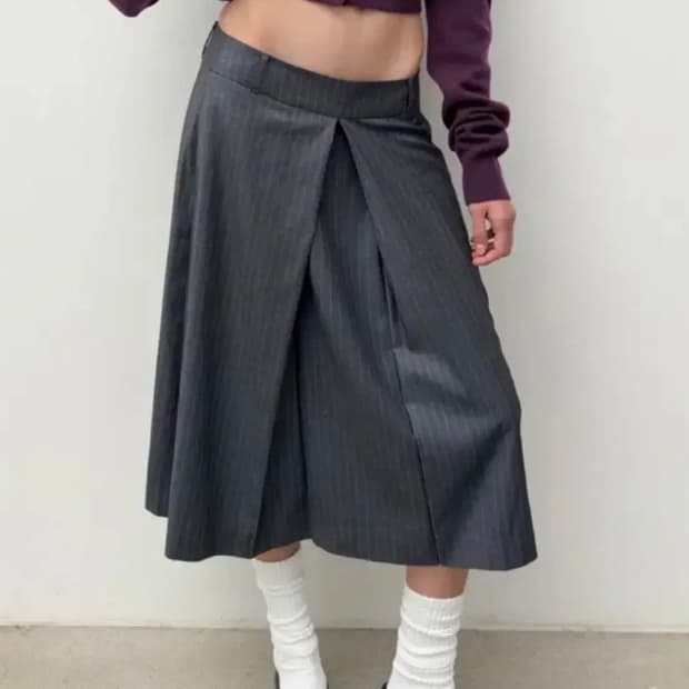 새상품)다이애그널 미디스커트