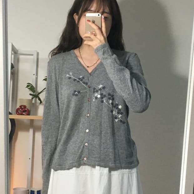 꽃 자수 그레이 가디건 