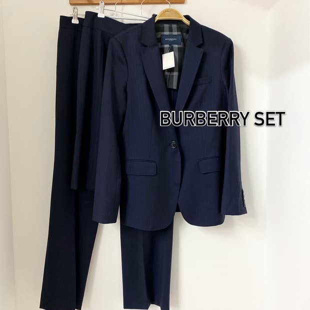 Burberry 네이비 스트라이프 3피스 셋업