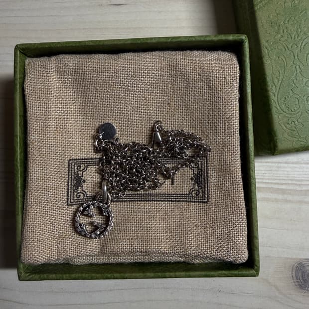 구찌 인터로킹 G 펜던트 네클리스 실버