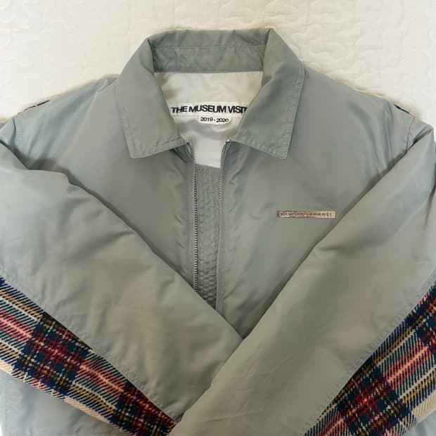 더뮤지엄비지터 회화의방 봄버자켓