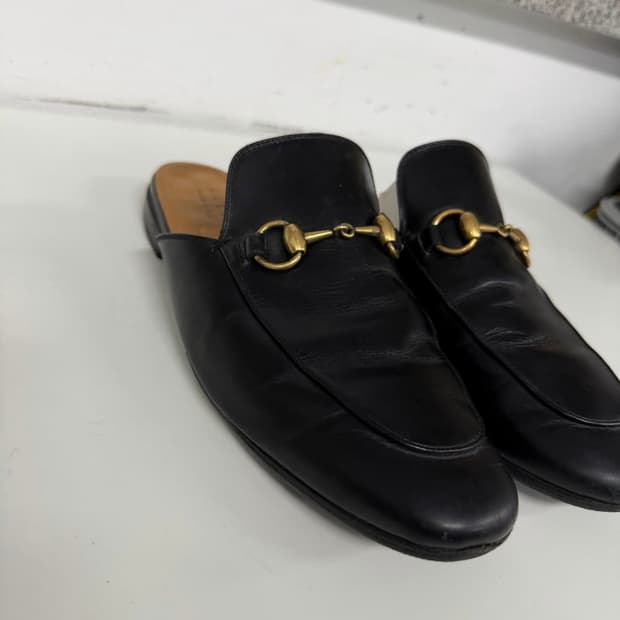 구찌 프린스타운 홀스빗 레더 뮬 슬리퍼