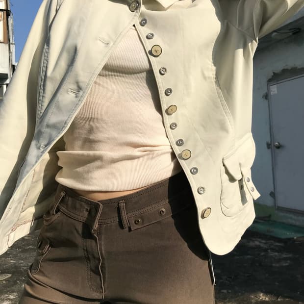 버튼 디테일 블레이저 