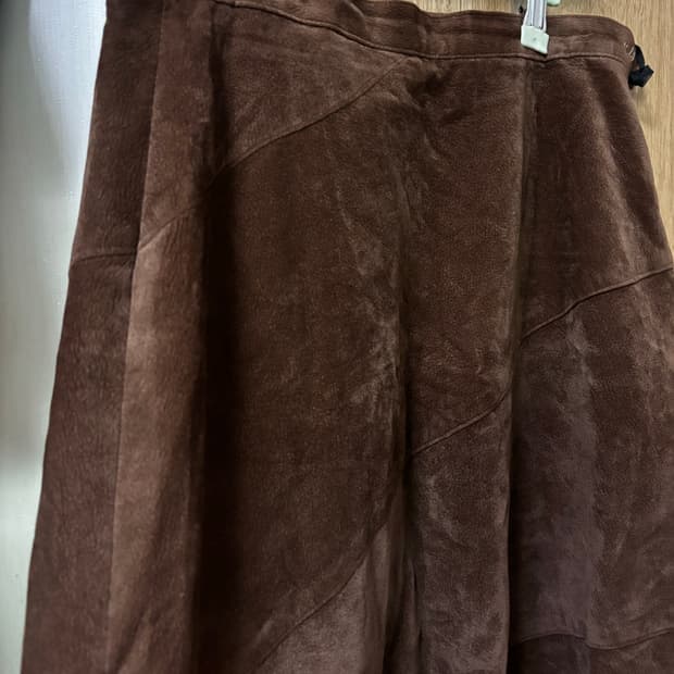 브라운 사선 스웨이드 롱 스커트