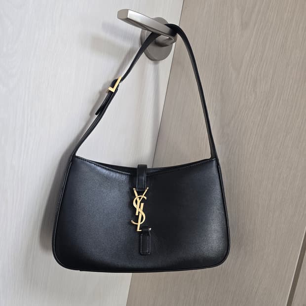 생로랑 르 5 7 호보백 로제 숄더백