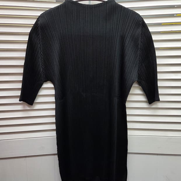 플리츠플리즈 이세이미야케 모크넥 티셔츠