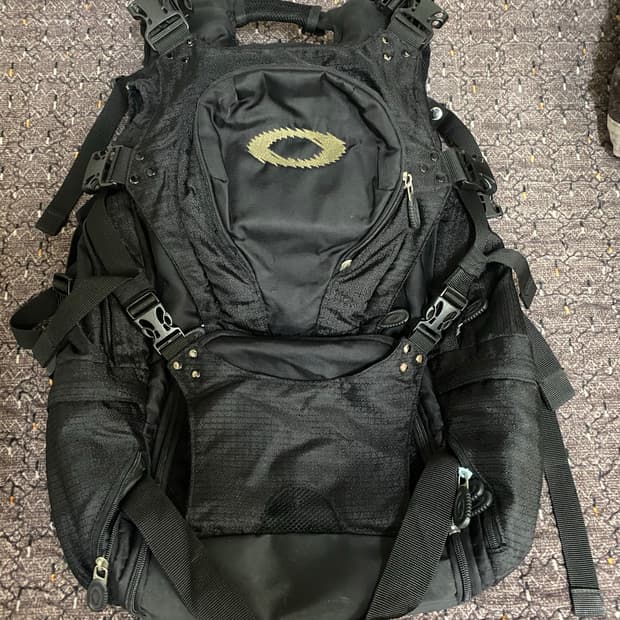 오클리 블랙 백팩