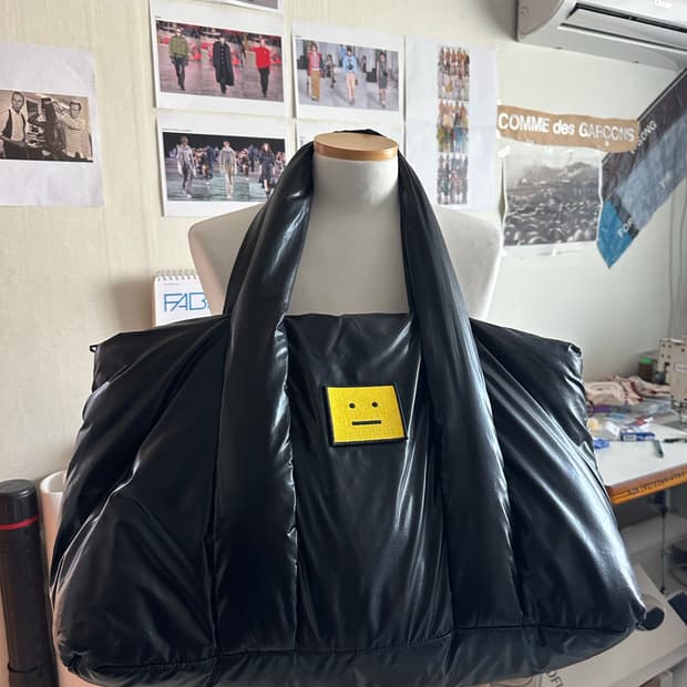 아크네 스튜디오 푸퍼 토트백