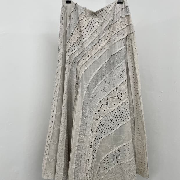 레이스 디테일 드레이프 스커트