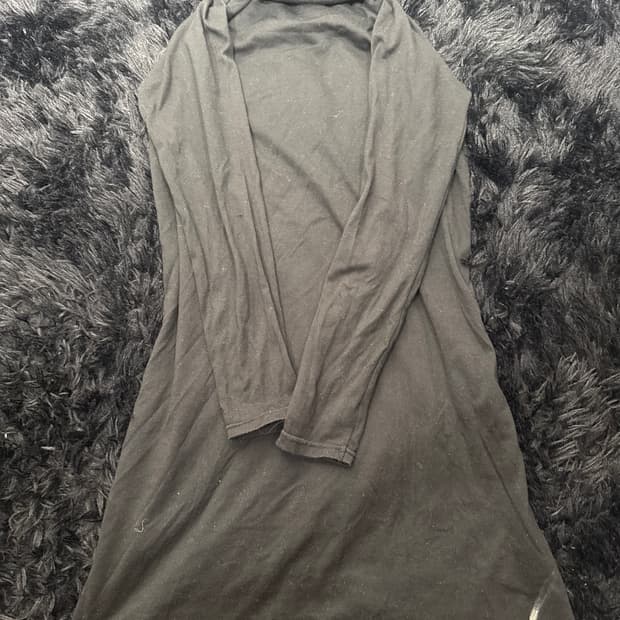 Q.T. Neck sleeve T-shirt