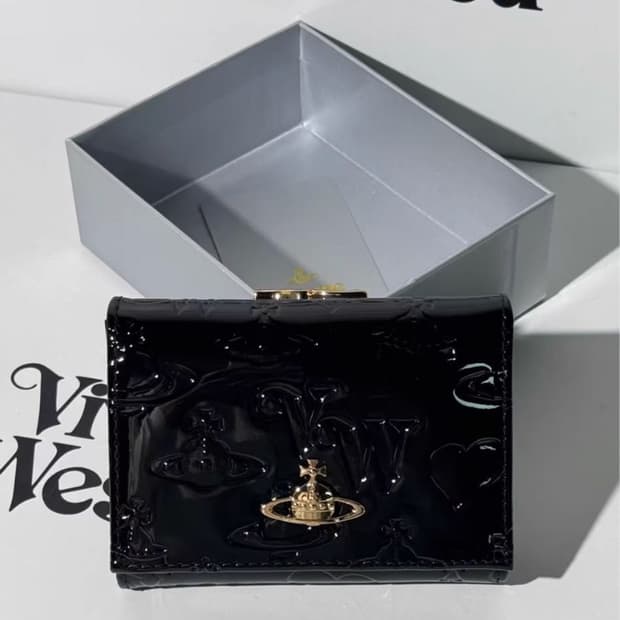 비비안웨스트우드 아카이브 금장 orb 펀칭 유광 블랙레더 하프월렛 반지갑