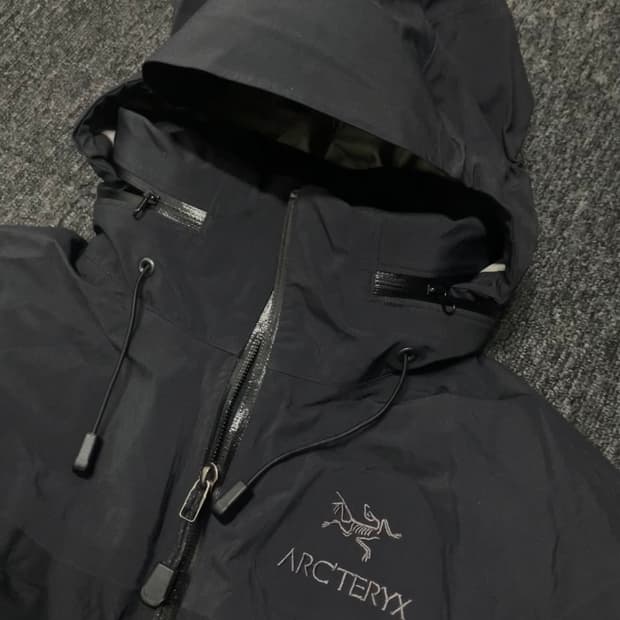 아크테릭스 피션AR자켓 우먼 블랙