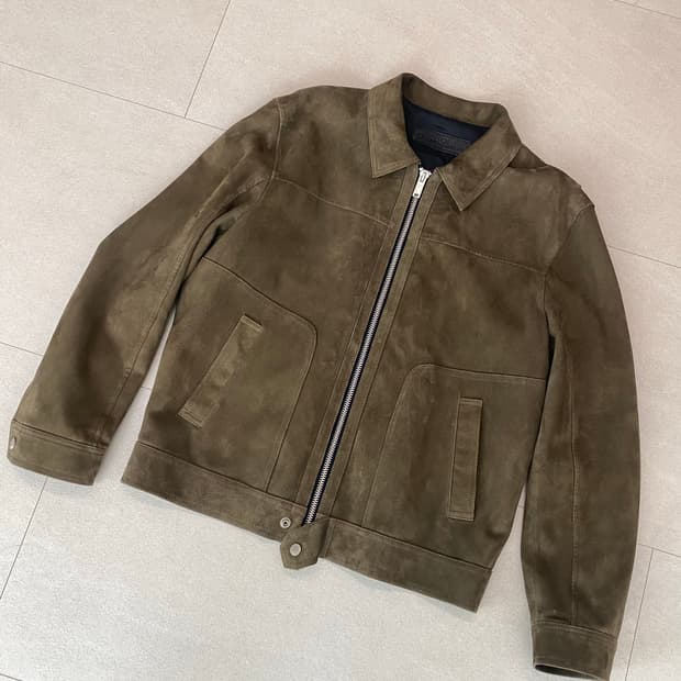 느와르라르메스 스웨이드자켓 카키브라운 48사이즈 판매합니다.