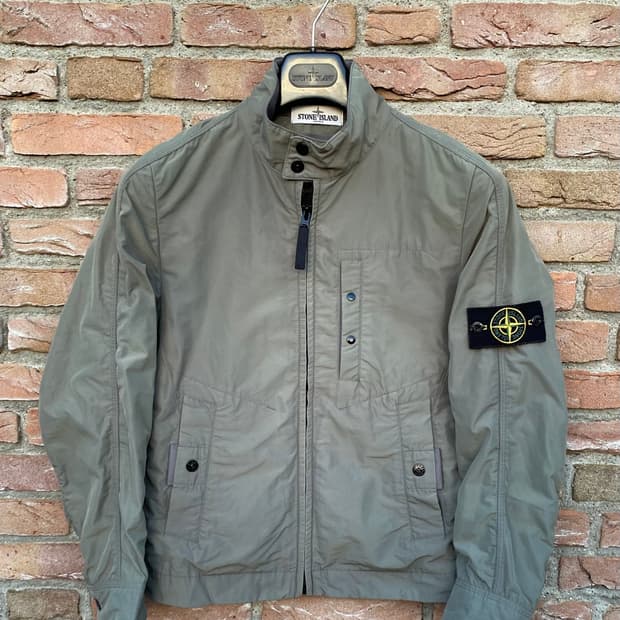 스톤아일랜드 마이크로랩스 봄버 자켓 구합니다!