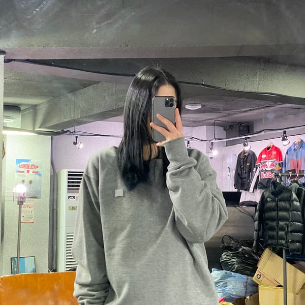 아크네 스튜디오 페이스 패치 맨투맨 B3420