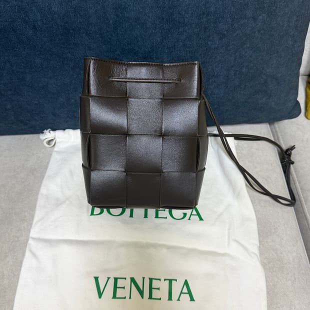 보테가베네타 카세트버킷백 폰단테