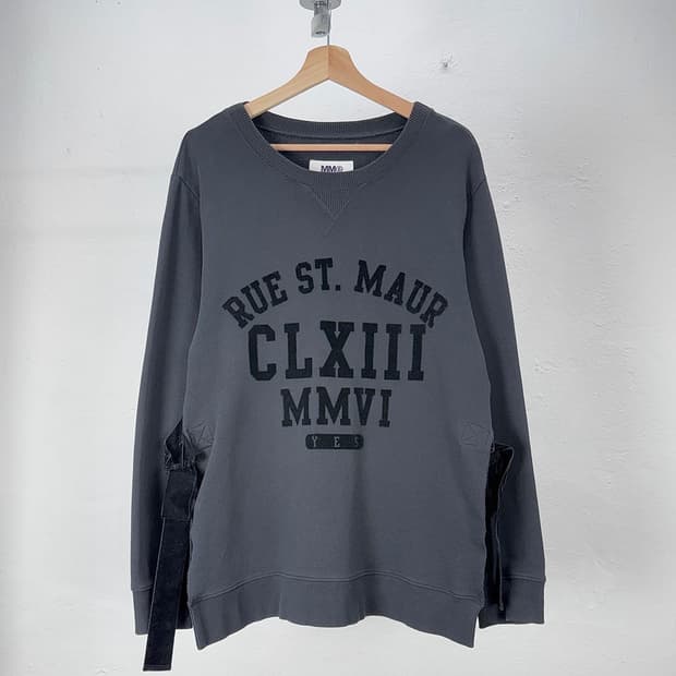 MM6 메종 마르지엘라 차콜 벨벳 컷오프 리베 스웨트 셔츠