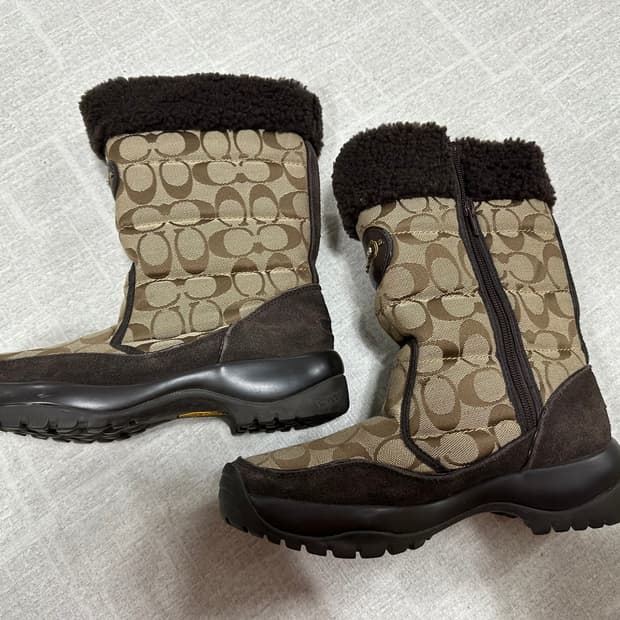 코치 부츠 7 1/2 사이즈 