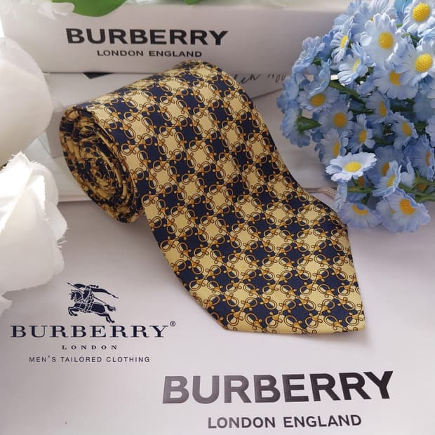 버버리 실크 골드&네이비 패턴 넥타이 9.4cm A+등급 K1805
