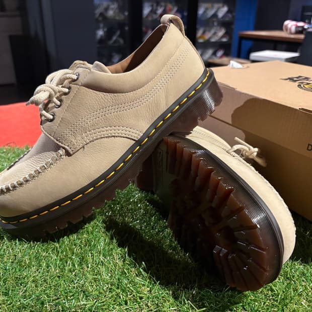 [새상품/270] 닥터마틴 로웰 정가이하 판매