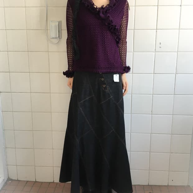 Ruffle point punching pattern top