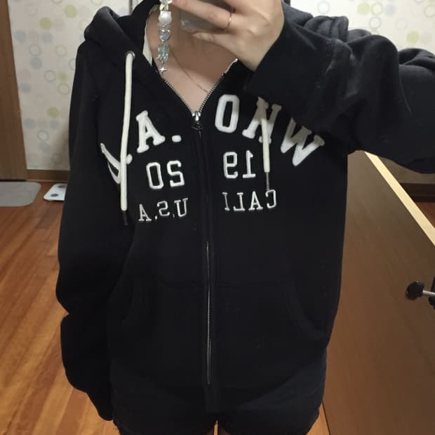 후아유 블랙 후드집업