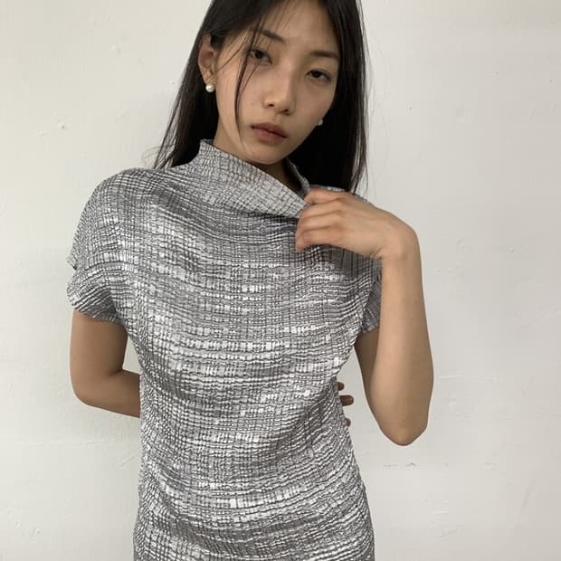 Pleats silver nylon top