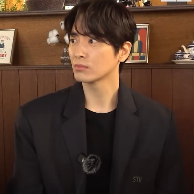 에스티유(STU) 3버튼 울 캐시미어 핸드 스티치 블레이저 네이비