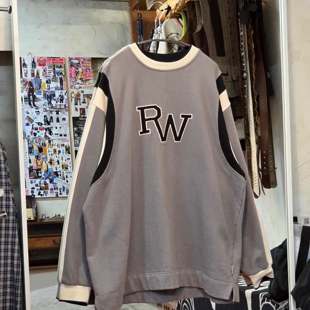 로카웨어 올드스쿨 오버핏 배색 맨투맨