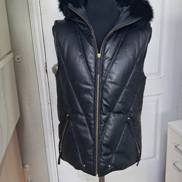 바네사브루노 블랙 폭스퍼 가죽 덕다운 패딩 베스트 조끼 36(44~55)