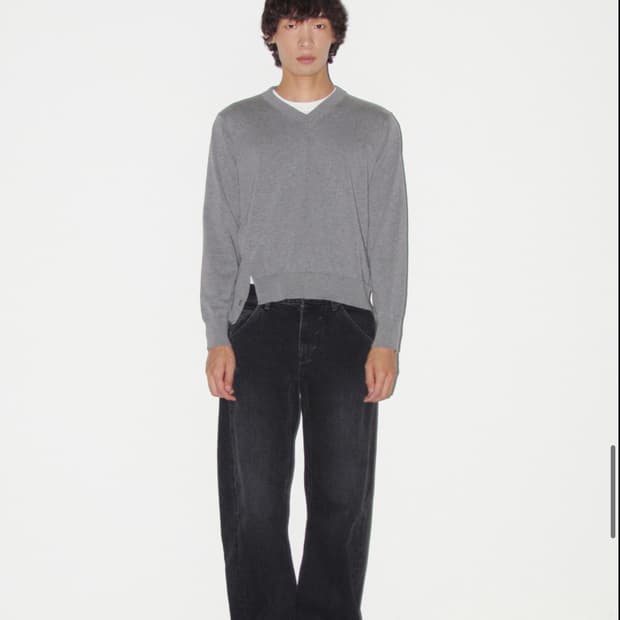 누마레 ee 브이넥 니트