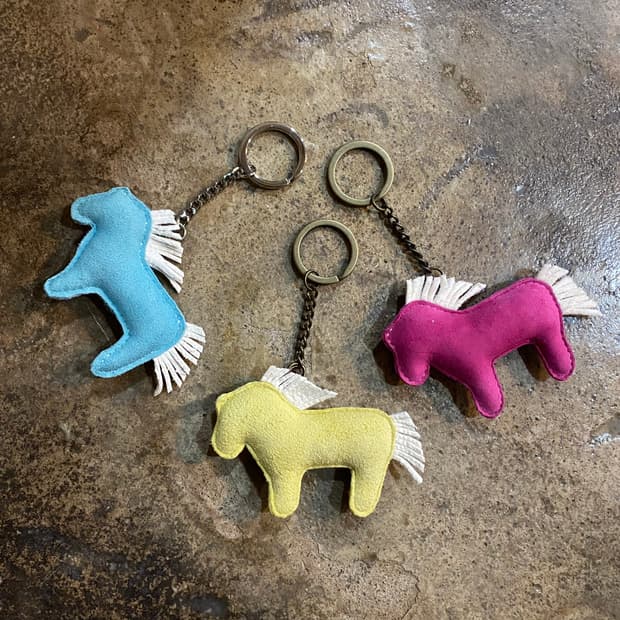 고트스킨 말 인형 키링 (파랑/노랑/핑크)