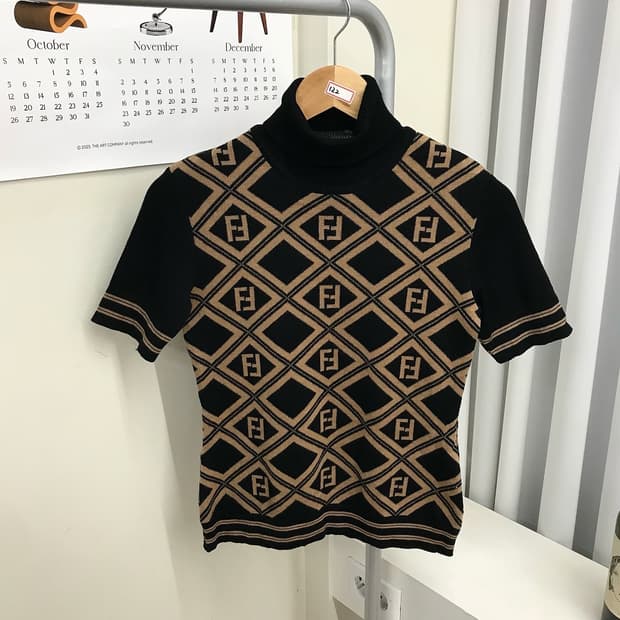 펜디 주카 패턴 목폴라 니트