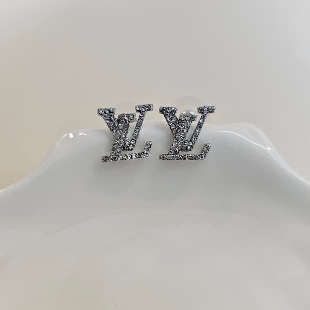 루이비통 업사이클링 아이코닉 실버 귀걸이