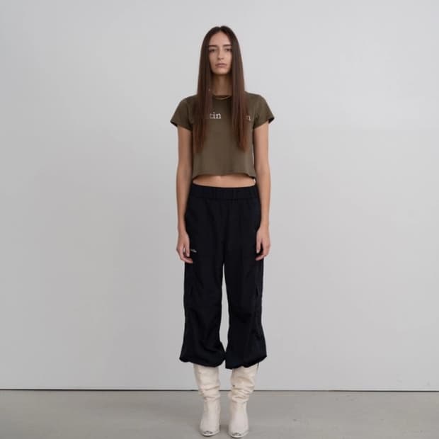 마뗑킴 크롭 반팔 카키