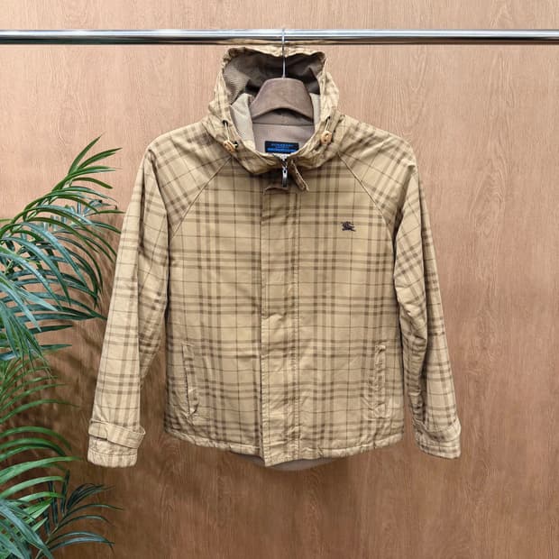 버버리 런던 하이넥 후드 라이트 점퍼 체크 패턴 메쉬 안감 디테일 베이지