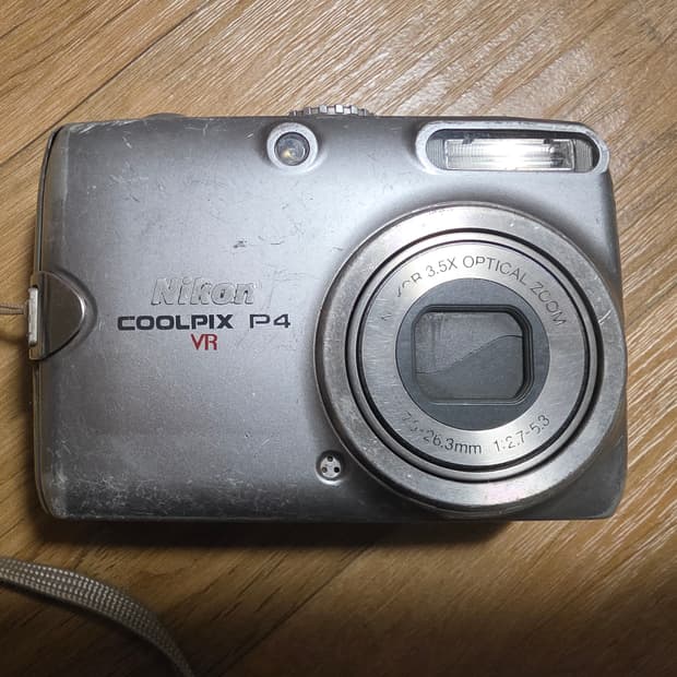 니콘 쿨픽스 p4