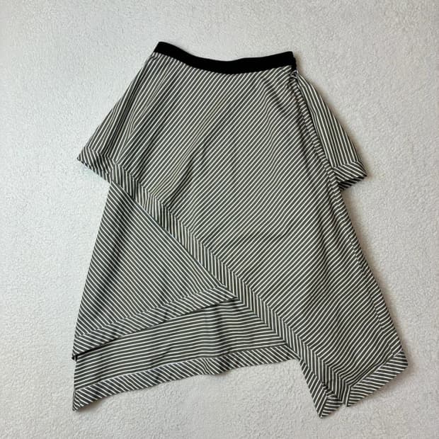 JW앤더슨 사선스트라이프 랩 스커트 PN5983