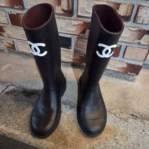 샤넬 블랙 레인부츠 장화