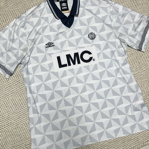 엄브로 X LMC 콜라보 블록코어 유니폼 105