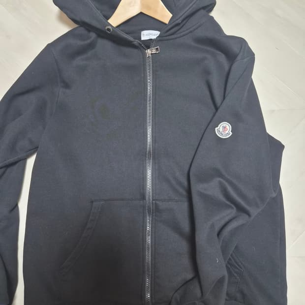 몽클레어 후드집업