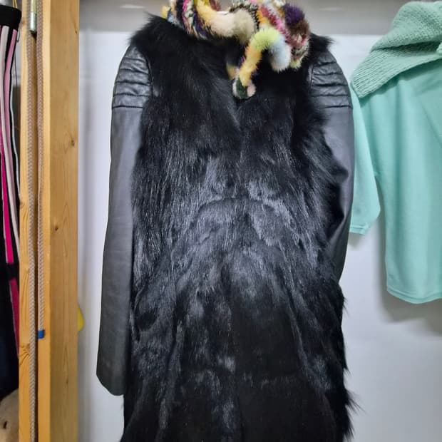 보브 양가죽 배색 폭스퍼 하프코트