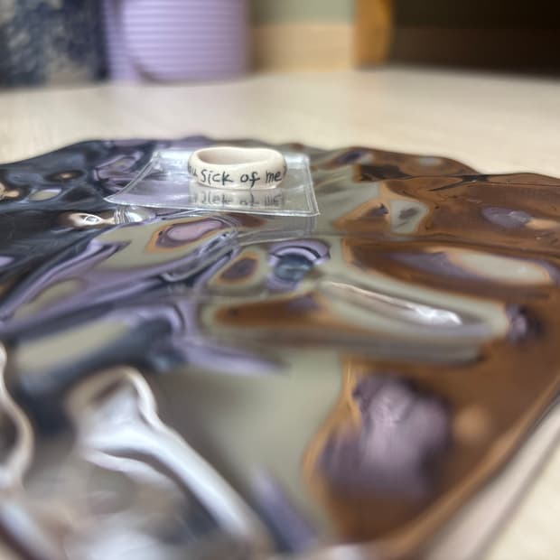 진다 스튜디오 Are you sick of me 반지