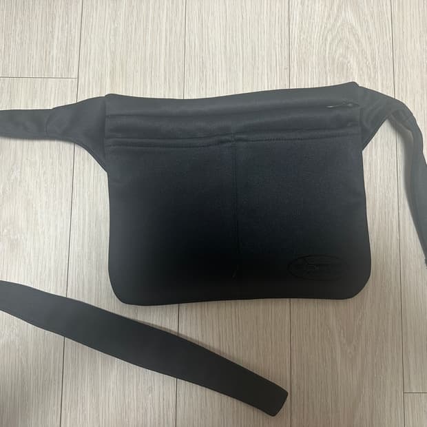 지초이 웨이스트 백 블랙