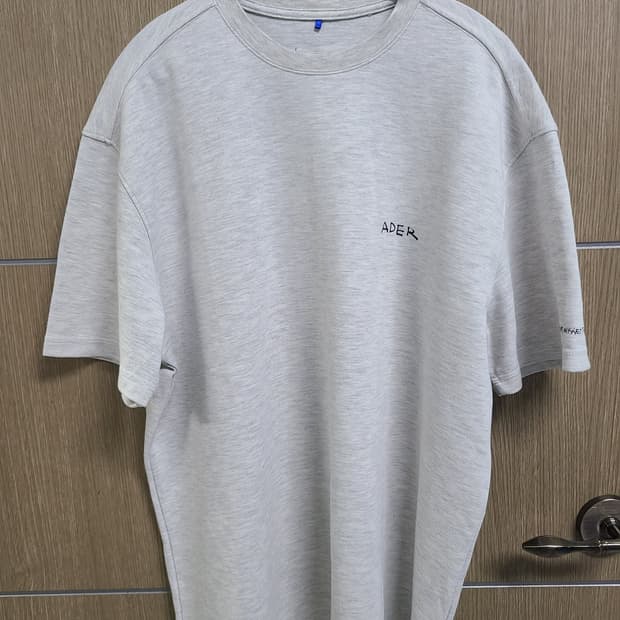 아더에러 반팔티 